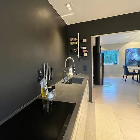 Modern Detached House By The Mountains & Sea וילה