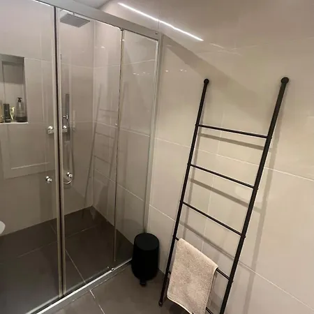 Modern Detached House By The Mountains & Sea