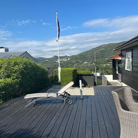 Modern Detached House By The Mountains & Sea 别墅