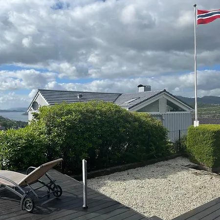 Modern Detached House By The Mountains & Sea 别墅 *