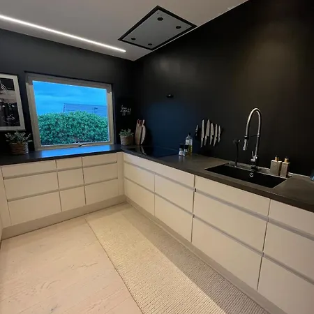 Modern Detached House By The Mountains & Sea * ברגן