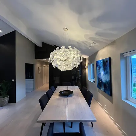 Modern Detached House By The Mountains & Sea