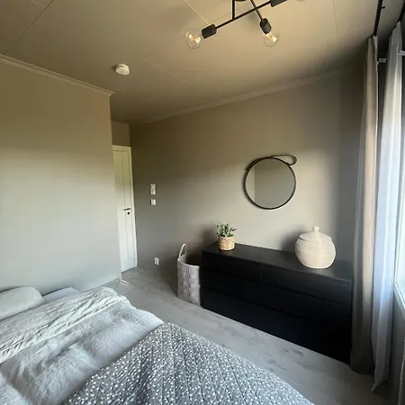 别墅 Modern Detached House By The Mountains & Sea