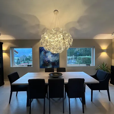 Modern Detached House By The Mountains & Sea וילה ברגן