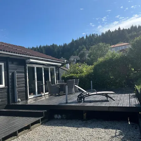 Modern Detached House By The Mountains & Sea 卑爾根