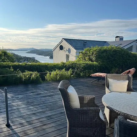 Modern Detached House By The Mountains & Sea