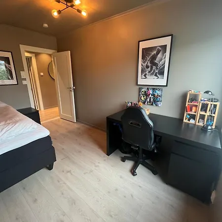 Modern Detached House By The Mountains & Sea 卑爾根