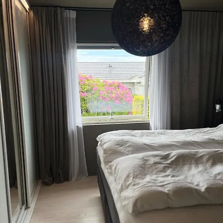 Modern Detached House By The Mountains & Sea 卑爾根