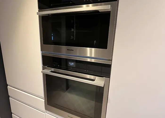 Modern Detached House By The Mountains & Sea