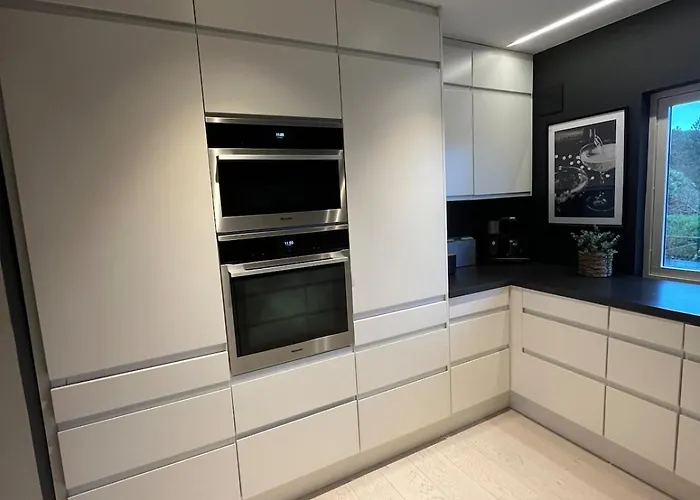 Βίλα Modern Detached House By The Mountains & Sea