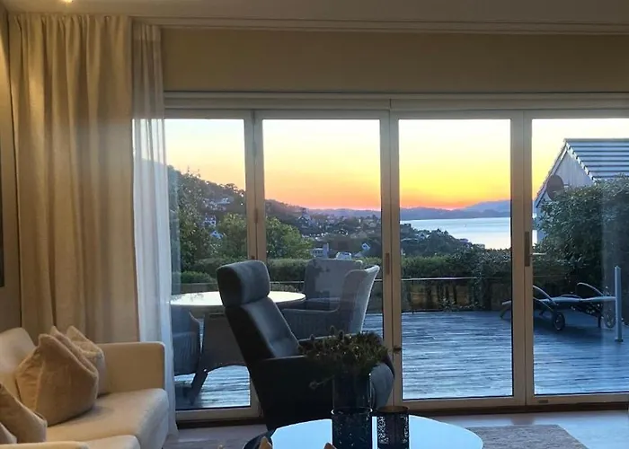 Вилла Modern Detached House By The Mountains & Sea Берген