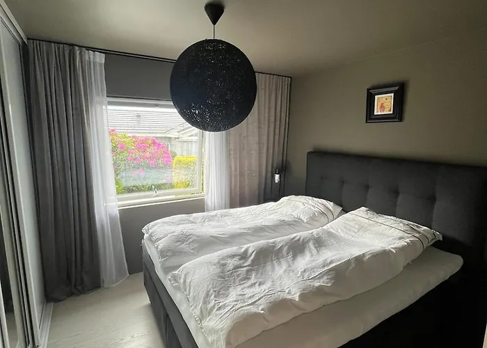 Βίλα Modern Detached House By The Mountains & Sea *