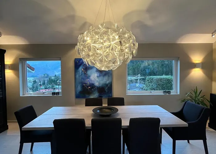 Modern Detached House By The Mountains & Sea Βίλα Μπέργκεν