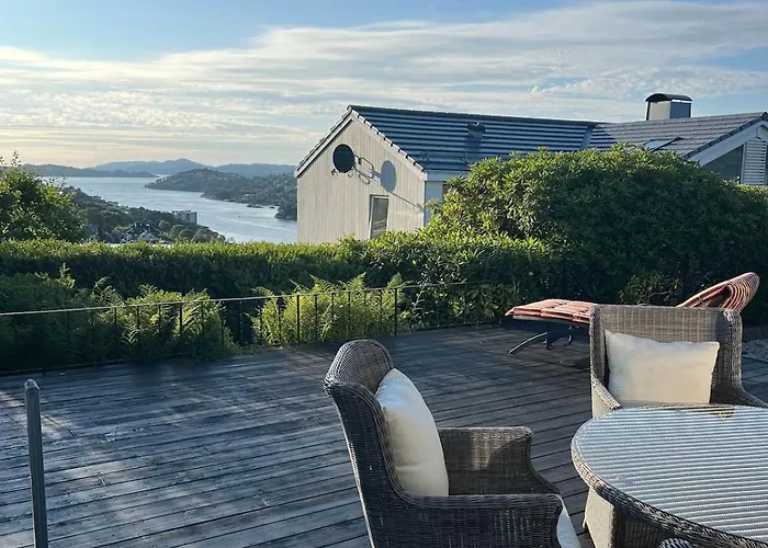 Modern Detached House By The Mountains & Sea